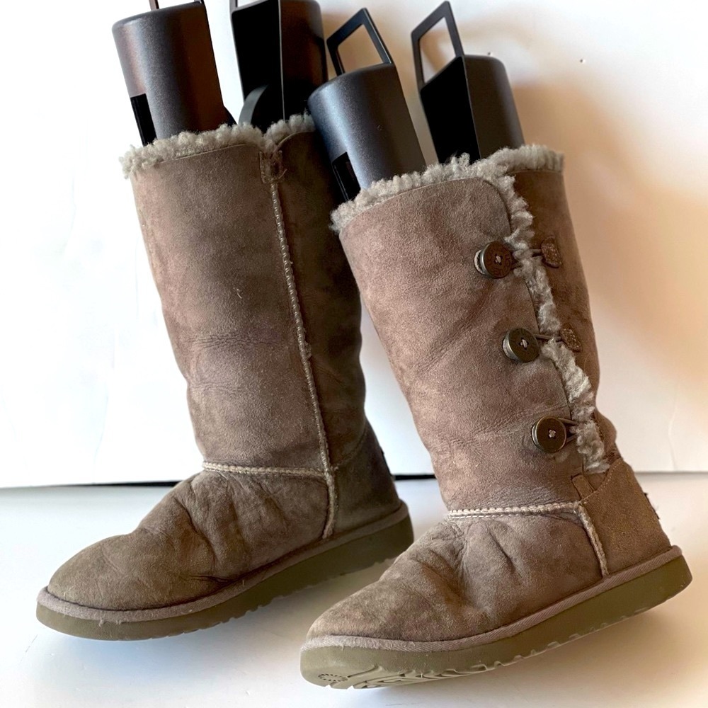 UGG Women's Gray Boots Buttons Sheepskin Suede S/N1962Y, Sz 5